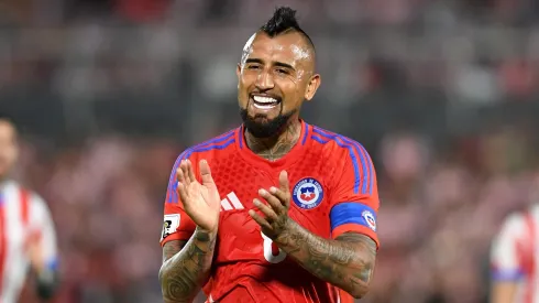 Arturo Vidal repasa a Nicolás Córdova y le baja el pulgar a Manuel Pellegrini en la Roja.