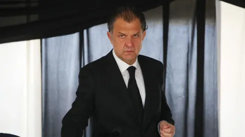 Golpe para Aníbal Mosa en Colo Colo: Estados Financieros de Blanco y Negro son rechazados.