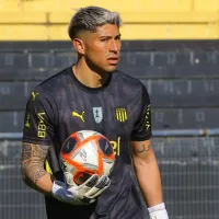 Juega en Colo Colo, es hincha de Peñarol y elogia a Brayan Cortés