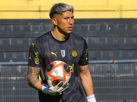 Juega en Colo Colo, es hincha de Peñarol y elogia a Brayan Cortés