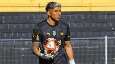 Un hincha de Peñarol que juega en el básquetbol con Colo Colo elogia a Brayan Cortés.