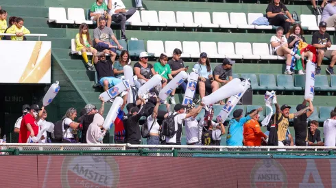 Los hinchas de Colo Colo acompañaron al plantel durante la Copa Libertadores Femenina.