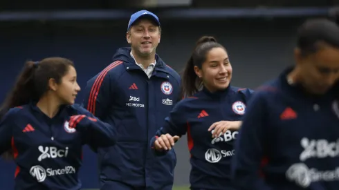 Luis Mena convocó de emergencia a otra jugadora de Colo Colo para el estreno en la Liga de las Naciones Femenina.
