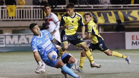 Julio Fierro, formado en Colo Colo, otra vez demuestra por qué está a un gran nivel en la Liga de Ascenso.