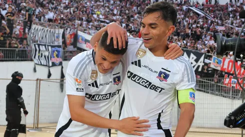 Lucas Cepeda festeja junto a Vicente Pizarro su gol en el empate 2-2 ante Deportes Limache.