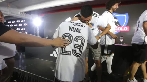 ¿Vidal debe seguir en Colo Colo? Esto opina Fierro por su continuidad.