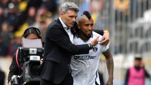 Fernando Ortiz le raya la cancha a Arturo Vidal por su titularidad en Colo Colo.