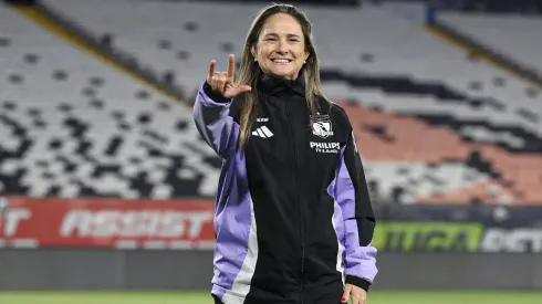 Hinchas de Colo Colo dedicaron lienzo a Tatiele Silveira.