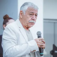 Caszely emociona a todos con hermoso discurso en ceremonia a Chamaco Valdés