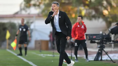 ¿Sigue o no? El dinero que deberá pagar Colo Colo si decide despedir a Fernando Ortiz