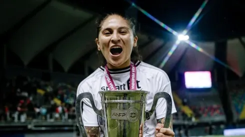 La felicidad de Acuña tras confirmar su renovación con Colo Colo femenino.
