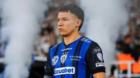 Colo Colo sigue atento a Matías Fernández Cordero.