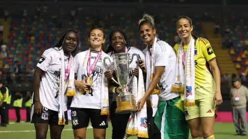 Jugadora de Colo Colo femenino se despide el club con emoción.