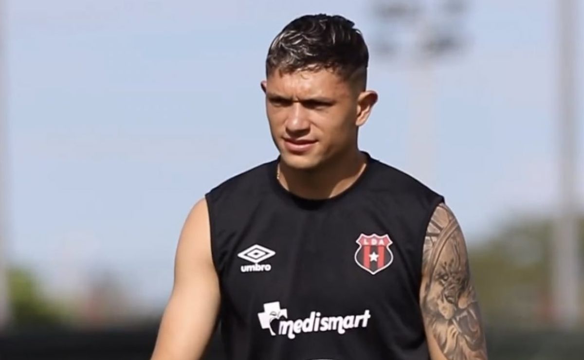 Por esto se demora el debut de Anthony Hernández en Alajuelense - Futbol Centro America