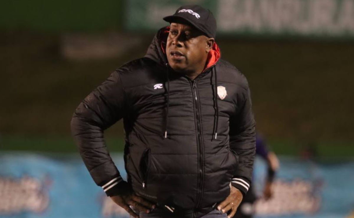 Hernán Medford recibe una advertencia que no veía venir a pocos días de no concretar su vuelta a Saprissa - Futbol Centro America