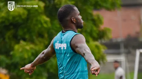 Joseph Cox anotó un triplete en pretemporada (Foto: 9 de Octubre)