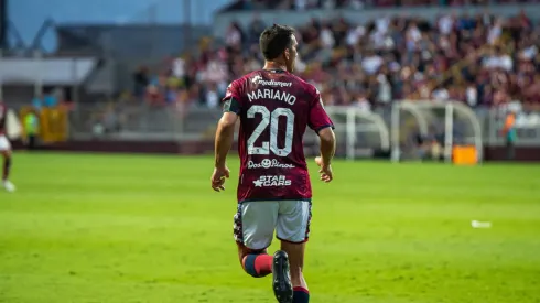 Mariano Torres deja su huella en Costa Rica con un nuevo récord personal en el Saprissa