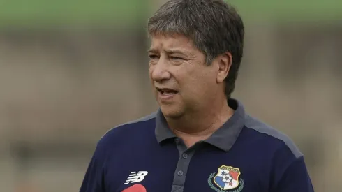 Bolillo Gómez ya esta pensando que formación va a poner contra Noruega 1-4-5-1 o 1-5-4-1