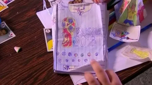 El jovencito dibujó su propio albúm con mucha imaginación y empeño