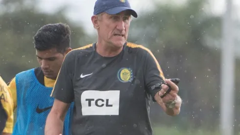 El estratega lleva dos semanas en suelo tico junto al club Rosario Central