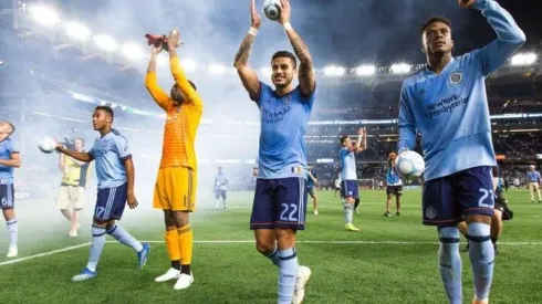 Matarrita (22) y Wallace (23) reaparecieron en la victoria en casa del City