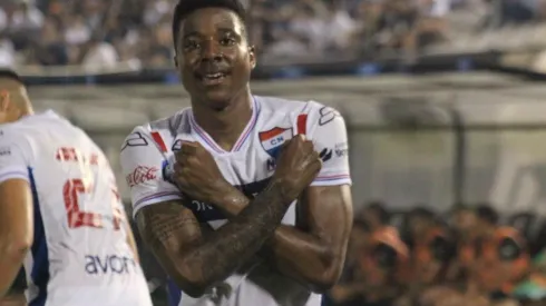 El delantero panameño celebró su primer tanto en Paraguay pese al revés