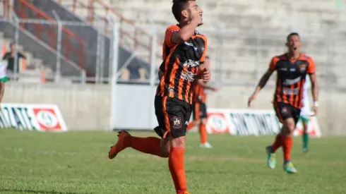 Águila marcó tres veces en la primera parte para encaminar la goleada en el debut