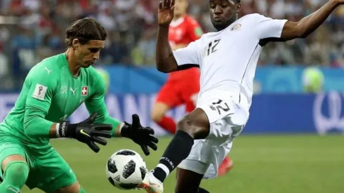 El delantero costarricense espera salir de Londres en este mercado europeo