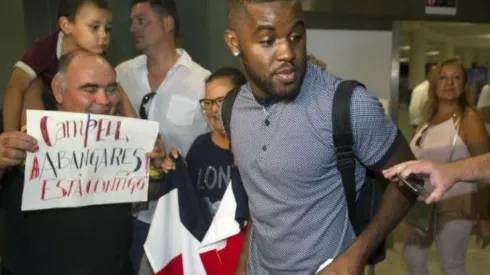 El delantero costarricense respondió a la crítica de su seguidor por los videojuegos