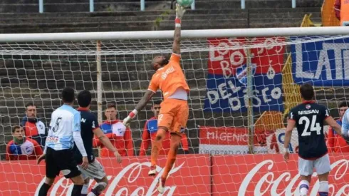 El portero canalero es figura con Nacional de Montevideo en Uruguay