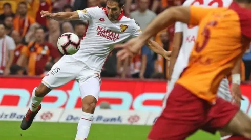 El volante se estrenó solo tres días después de su presentación con el club de Esmirna