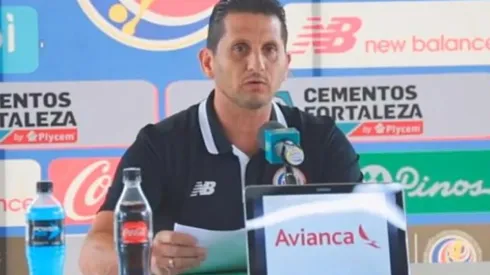 El técnico interino ofreció su primera convocatoria con la tricolor para la gira asiática