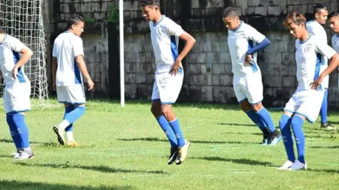 Alvarado (derecha) busca hacerse con un puesto en el listado de La Selecta para la Liga de Naciones