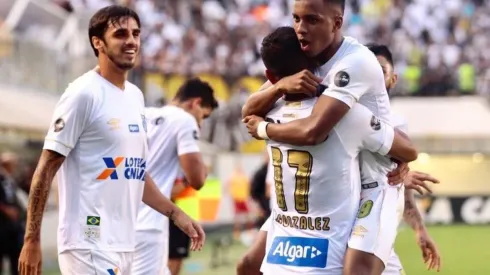 El capitán costarricense lideró una nueva victoria del Santos en el Brasileirao