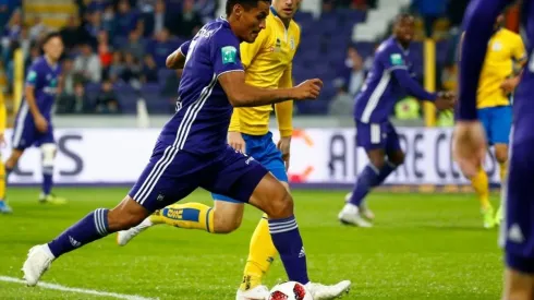 El hondureño fue reemplazado antes del desastre que vivió Anderlecht en casa