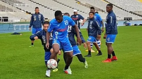 Los catrachos ya realizaron el reconocimiento al césped del estadio Montjuic