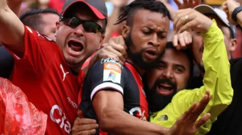Maalique Foster entró, anotó un golazo y se fue expulsado. Todo en cinco minutos