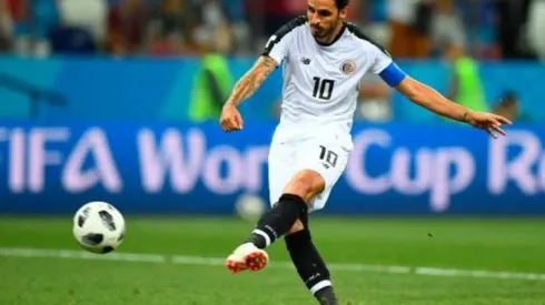 Bryan Ruiz prefiere pensar en el presente y mejorar su situación en Santos