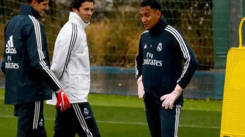 El portero costarricense y el entrenador argentino conversaron de su futuro