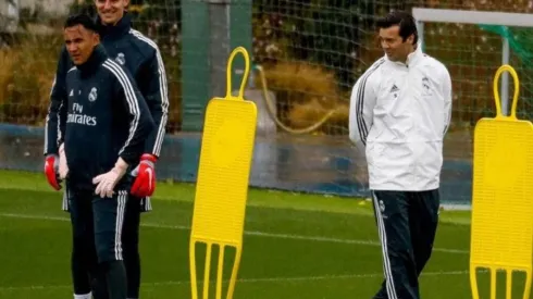 El técnico argentino relegó al costarricense a la suplencia en los principales torneos