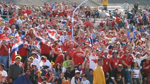 Los hinchas de Costa Rica alentando a su selección en la final de la Copa Oro 2002 (Foto: Getty).