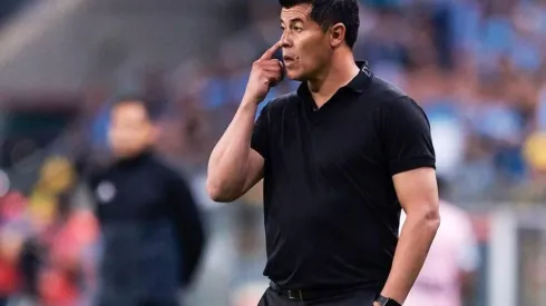 El argentino Sergio Almirón fue agregado a la lista de candidatos aunque sea complicado