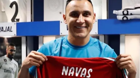 El guardameta tico recibió su uniforme honorífico por los 150 partidos como merengue