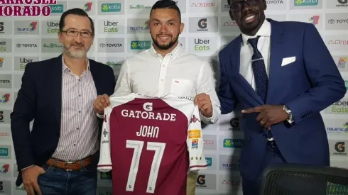 El extremo regresa a Saprissa por un motivo personal tras casi ocho años como legionario