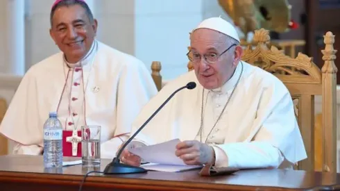 De visita en Centroamérica, Papa Francisco se llevó de regalo la camiseta de una selección