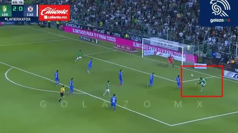 ¡La voló! Joel Campbell debutó con León y tuvo un casi-gol...que se fue a la tribuna