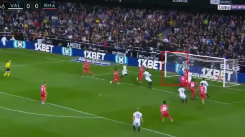 El mal rechazo de Keylor en el gol del Valencia