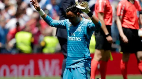 De rodillas sobre el campo, Keylor dijo adiós al Santiago Bernabéu
