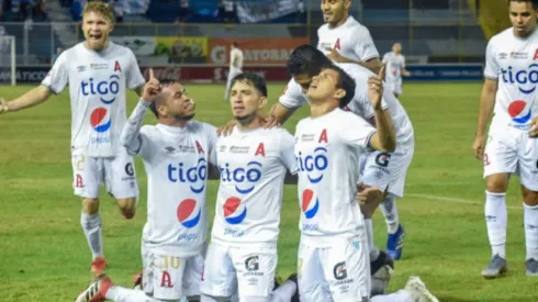 Alianza vapuleó al Alajuelense y se clasificó a siguiente ronda de la Copa Premier
