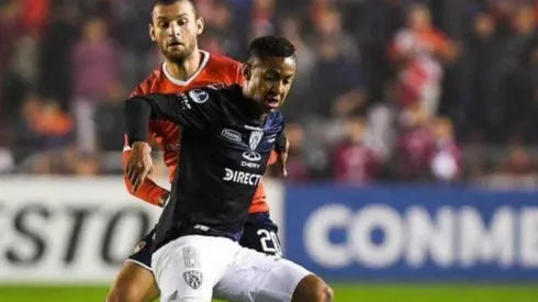 Gabriel Torres fue titular contra el Independiente de Argentina